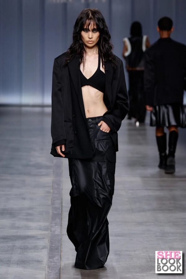 Belly-Lose-With-Lose-Pant-And-Lose-Shirt-Spring-Summer-Fashion-Show-By-Iceberg-8396221-3939441