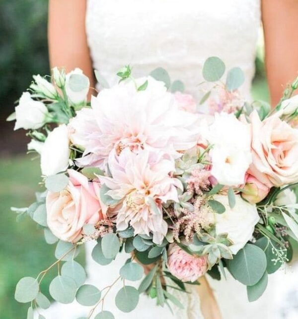 Dahlias-And-Roses-Wedding-Bouquet-4775975-3172294