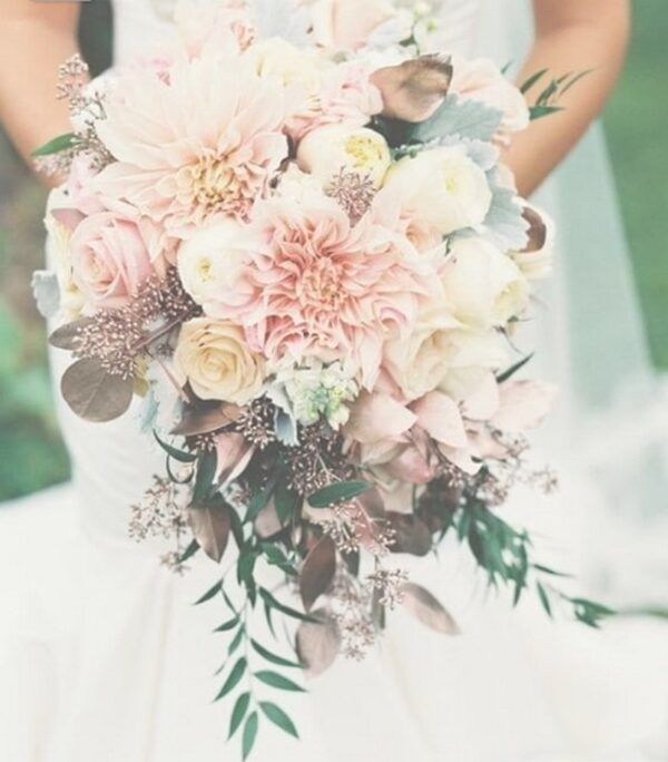 Lush-Bridal-Bouquet-For-Your-Big-Entrance-8389608-9793681