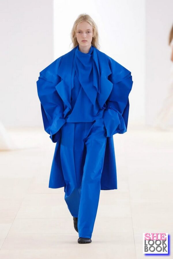 Oversized-Blue-Coat-With-Pant-Spring-Summer-Fashion-Show-By-Issey-Miyake-4820974-2784061