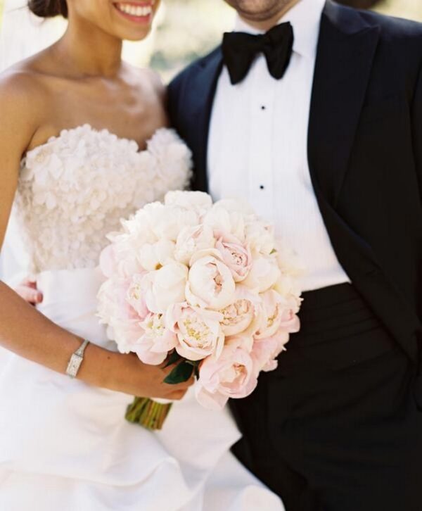 Peony-Bouquet-Elegant-Weddings-4176829-8699634