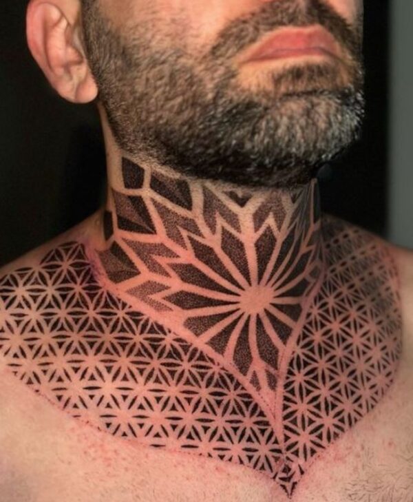 Graphic-Tattoo-On-Neck-Man-5836807-1414133