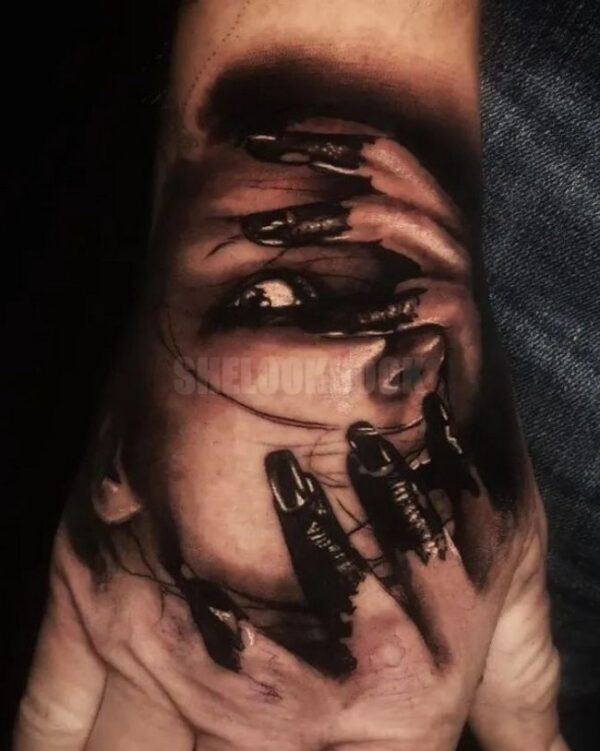 Horrified-Face-Man-Hand-Tattoo-4879511-6607040