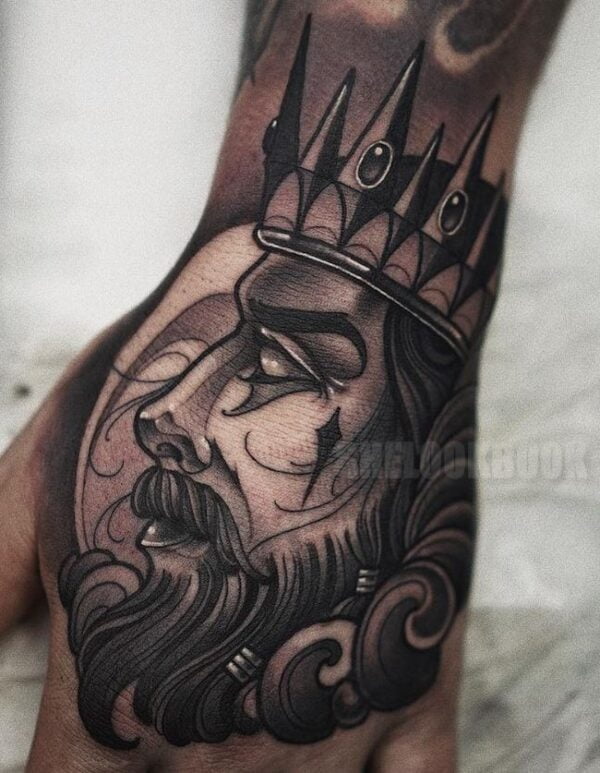 King-Head-Hand-Tattoo-For-Men-3396443-8861489