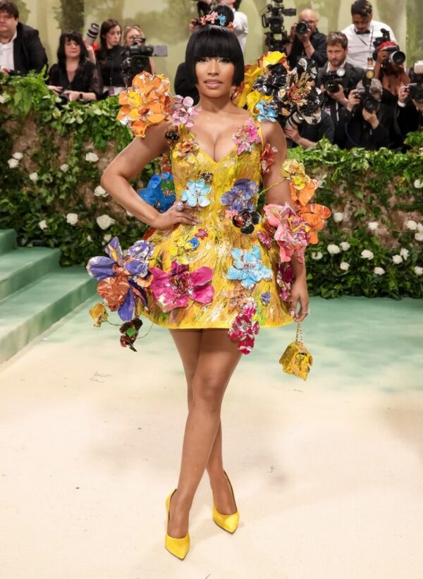 Nicki-Minaj-In-Flower-Short-Skirt-Dress-With-Yellow-Sandals-By-Marni-6381816-2903027