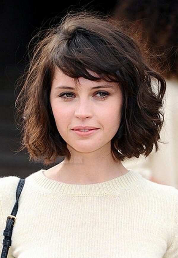 Wavy-Bob-Haircuts-With-Side-Bangs-1432507