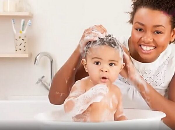 What-Shampoo-Should-I-Use-To-Wash-My-Babys-Hair-3287263-4914913