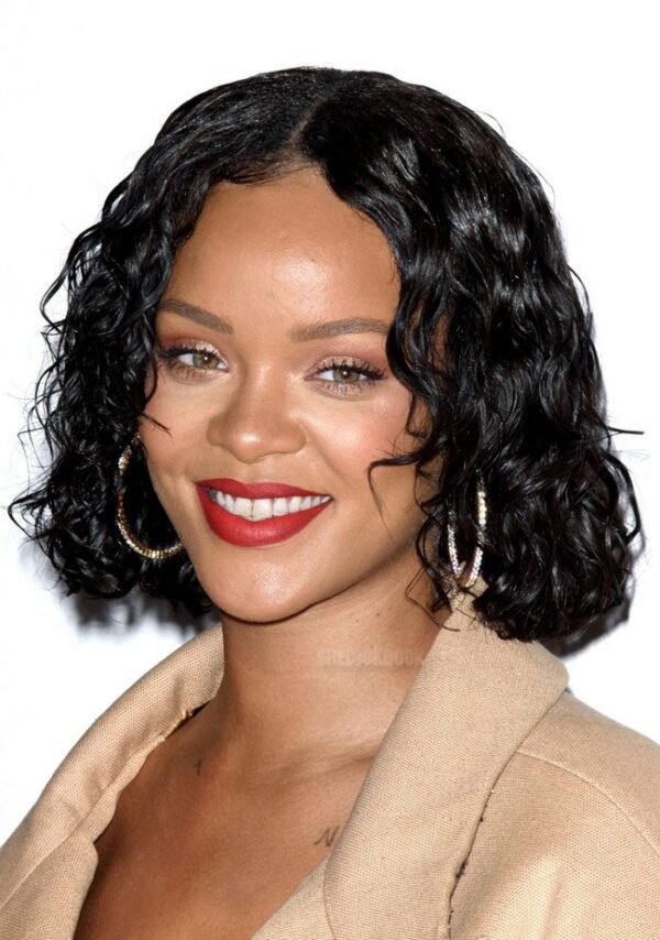 Rihanna-Layered-Bob-Mid-Length-9363043-2382978