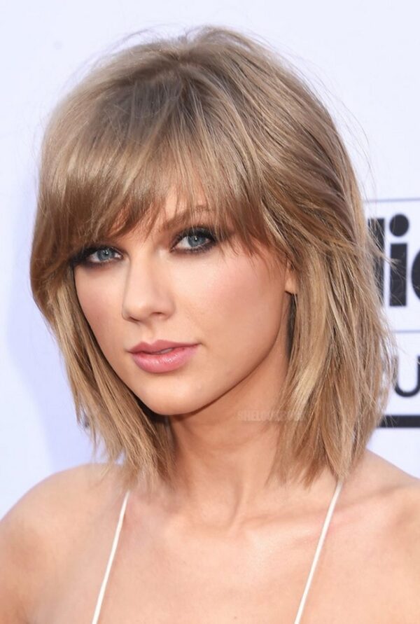 Taylor-Swift-Mid-Length-Layered-Bob-With-Side-Bangs-9266880-7404644