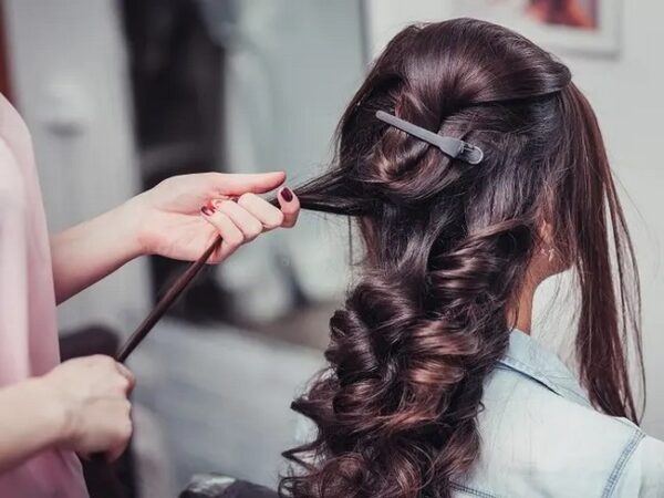 The-Wedding-Curly-Hairstyles-Are-Styled-5751793-4303172