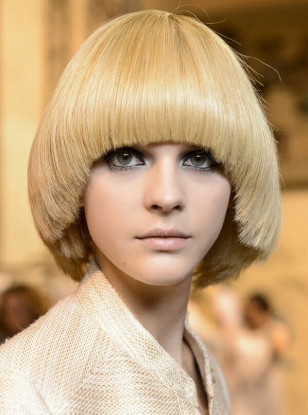 Bowl Cut Women'S Modern Hair Trend For 80S