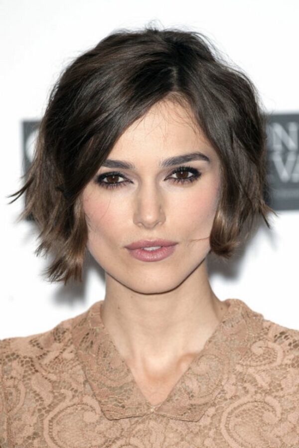 Woman Modern Haircut Hairstyle Idea Mid-Length Hair Brown Hair