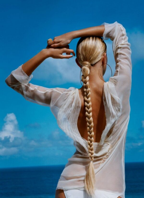 Long Blond Ponytail Beach Women'S Hairstyle