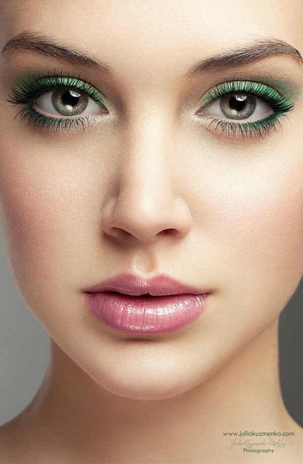 Discreet Green Eye Makeup Pink Lipstick Chanel Loreal Revlon Maybelline