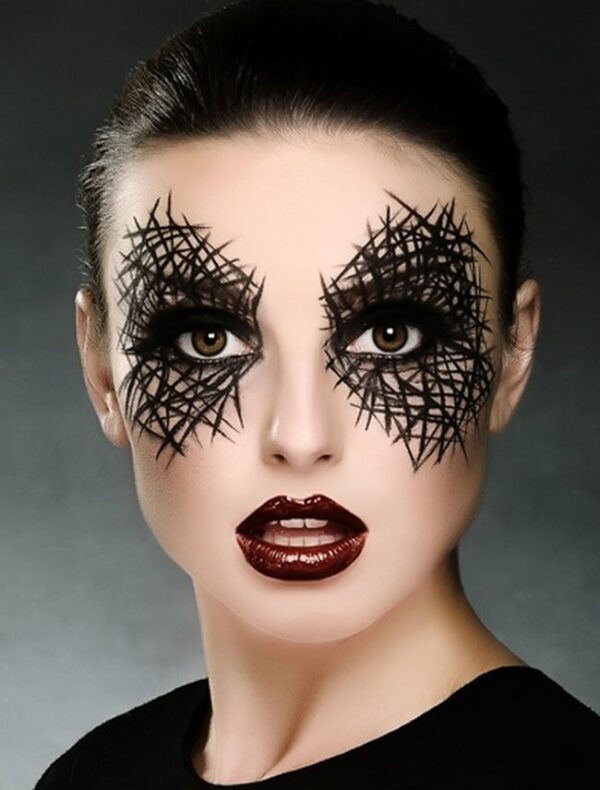 Easy To Do Halloween Makeup Idea Woman-Style