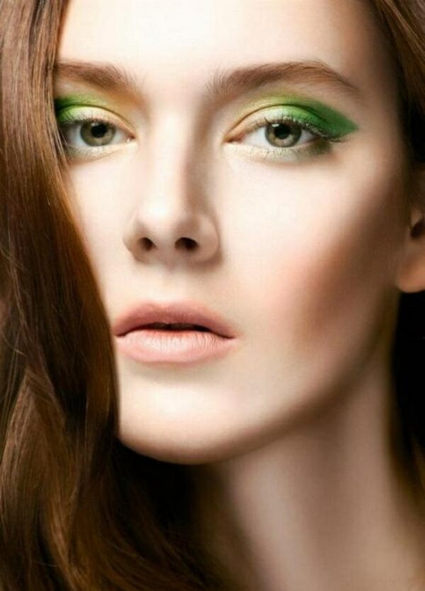 Evening Makeup Green Eyes Natural And Soft Vintage Make Up Mascara Smoky Eyes Natural