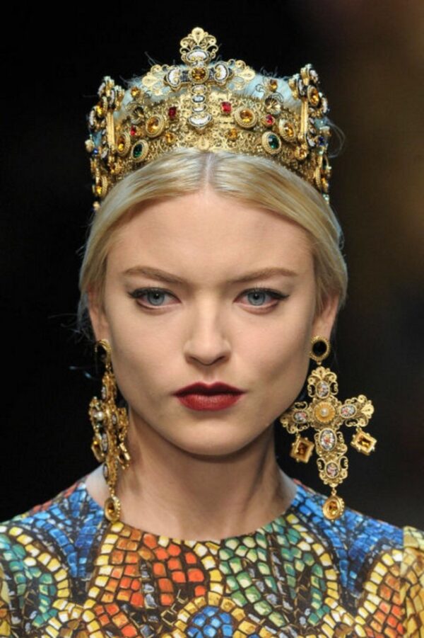 Women'S Makeup Idea Queen Crown For Blue Eyes 